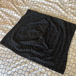 Blue floral miniskirt. Ruching detail.